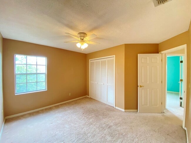 Building Photo - 3708 Molona Dr