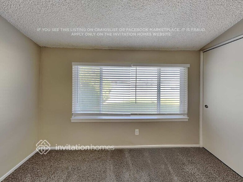 Building Photo - 2619 W Maple St