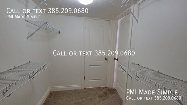 Building Photo - 3042 E Somerset Dr