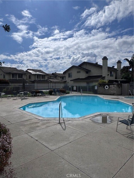 Building Photo - 1994 E Cienega Ave