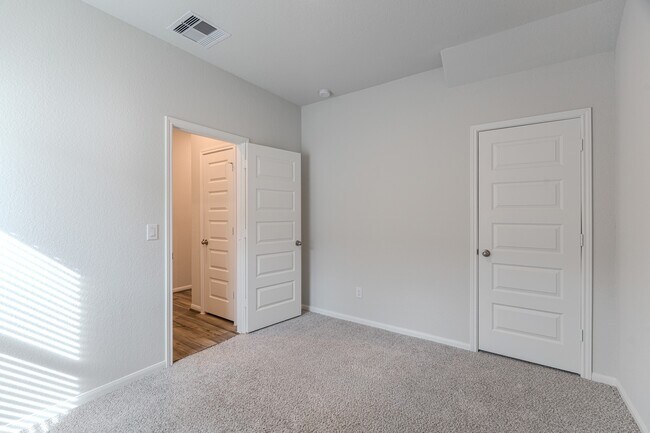 Building Photo - 100 Ashe Juniper Wy