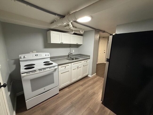Building Photo - Chic Urban Studio in the heart of Denver!