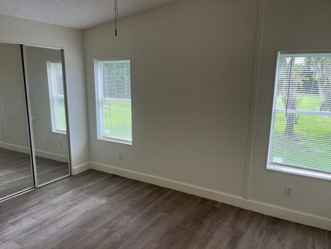 Building Photo - 5486 Williamsburg Ln