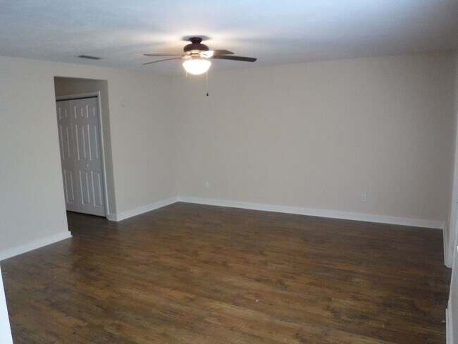Building Photo - 2308 Sylvan Ct