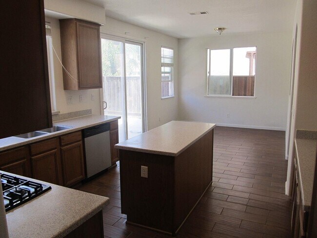 Building Photo - 233 American Farms Ave