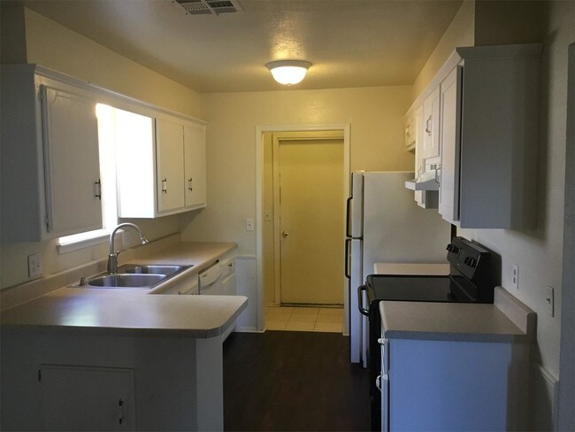 Building Photo - 513 S Silver Leaf Dr