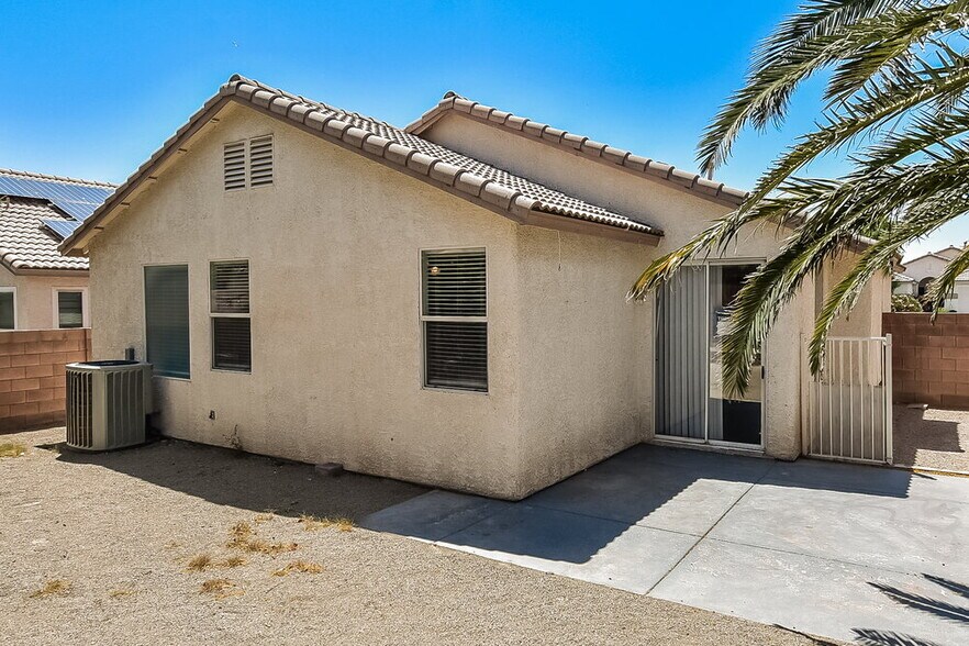 Building Photo - 2520 Bahama Point Ave