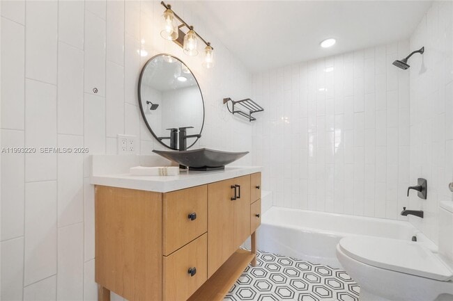 Building Photo - 671 Biltmore Way