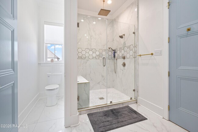 Building Photo - 1013 Camellia Blvd