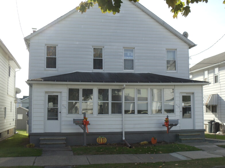 Building Photo - 376 Miller St