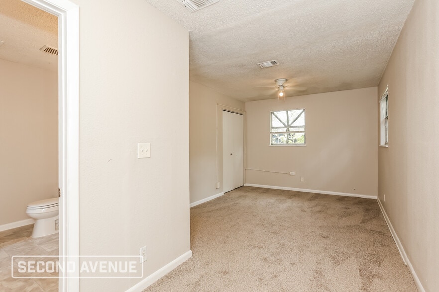 Building Photo - 4662 Roanoke Blvd