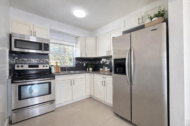 Building Photo - 911 NW 57th St