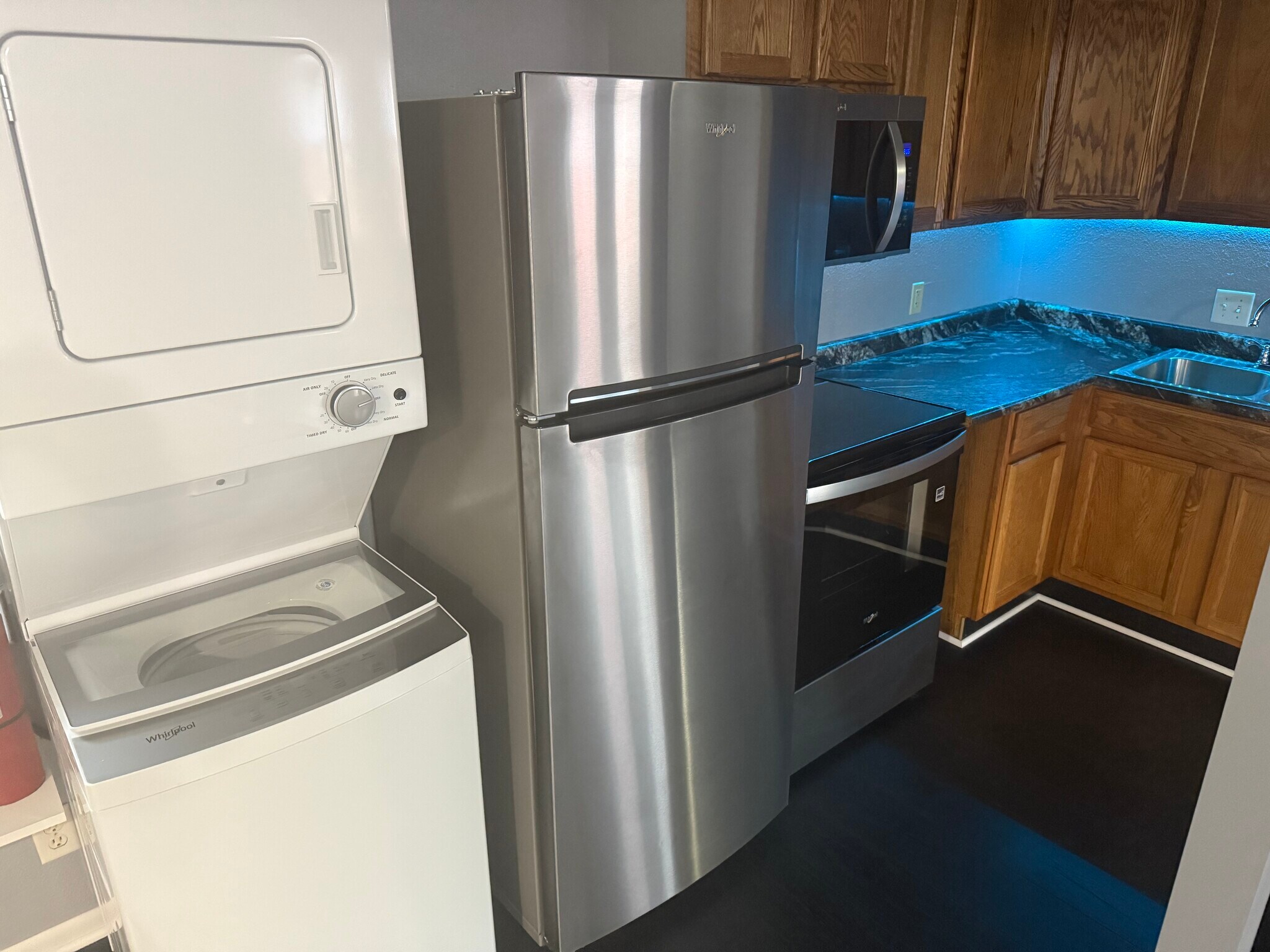 Building Photo - 524 E Grand Ave