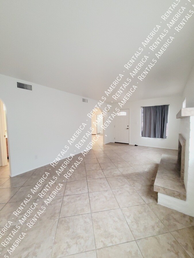 Building Photo - 13831 N Kendall Dr