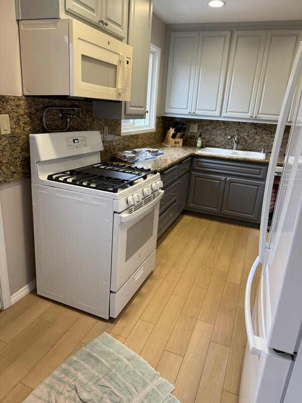 Building Photo - 6261 E El Paseo St