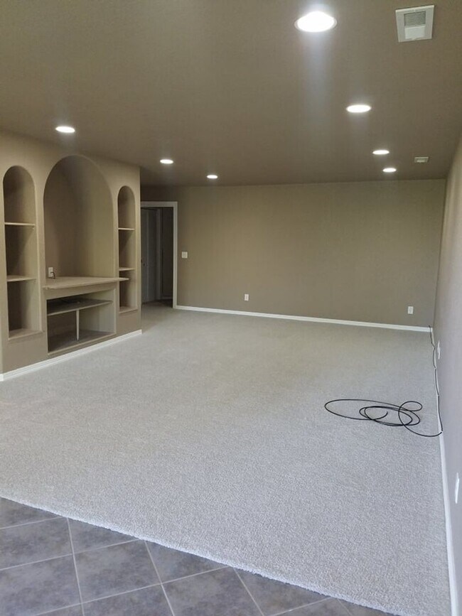 Building Photo - Beautiful Townhouse with Magnificent City Views.