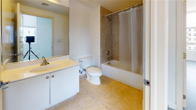 Building Photo - 111 E Flagler St