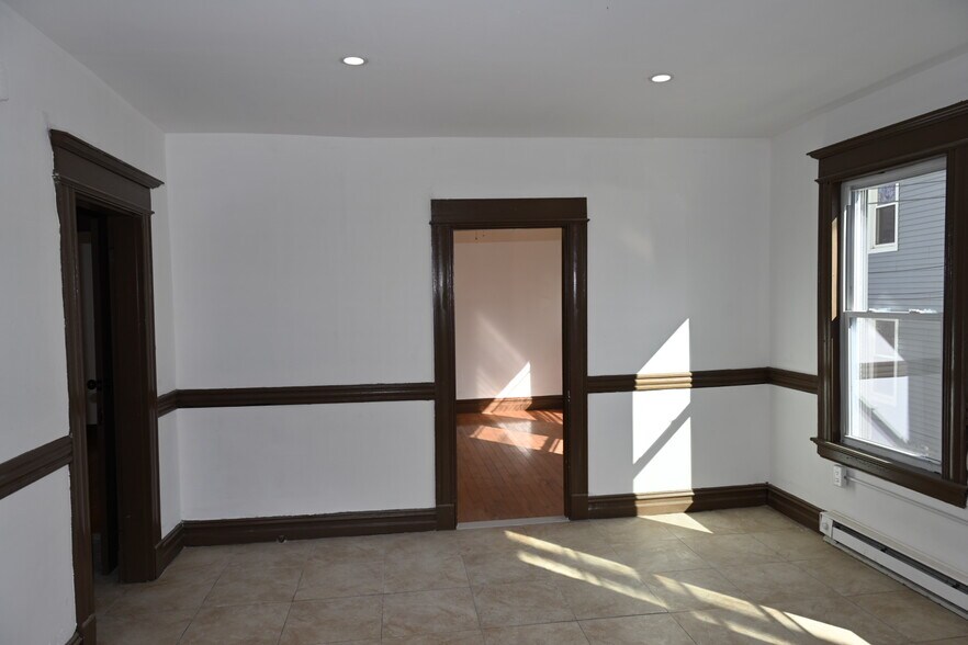 Building Photo - 203 Cooke St