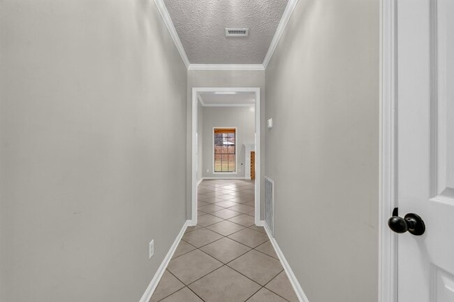 Building Photo - 125 N Chestnut Dr