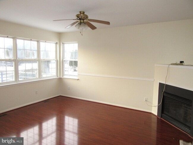 Building Photo - 136 Clear Creek Dr