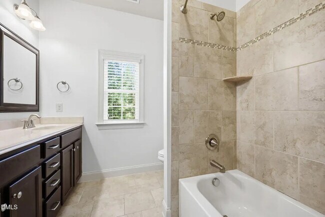 Building Photo - Lease OR Lease to Own
