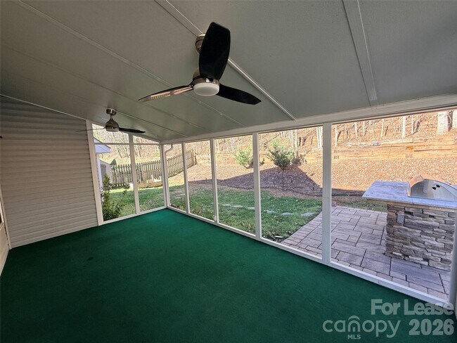 Building Photo - 5219 Sunriver Rd