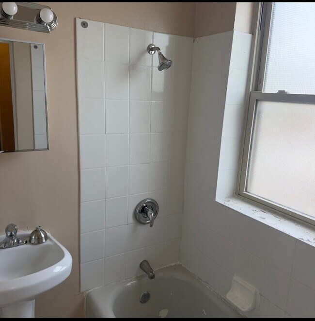 Building Photo - 8054 s Hermitage