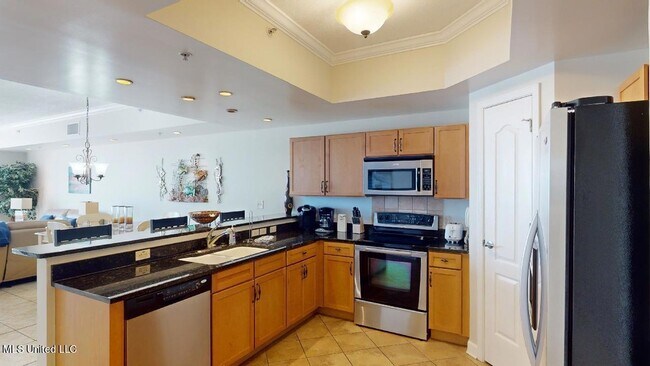 Building Photo - 1200 Beach Dr