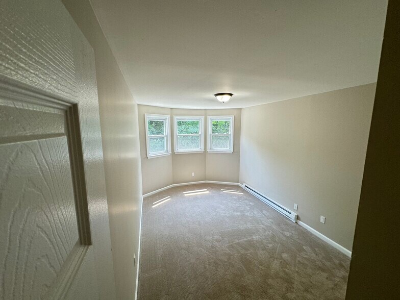 Building Photo - 345 Hudson St