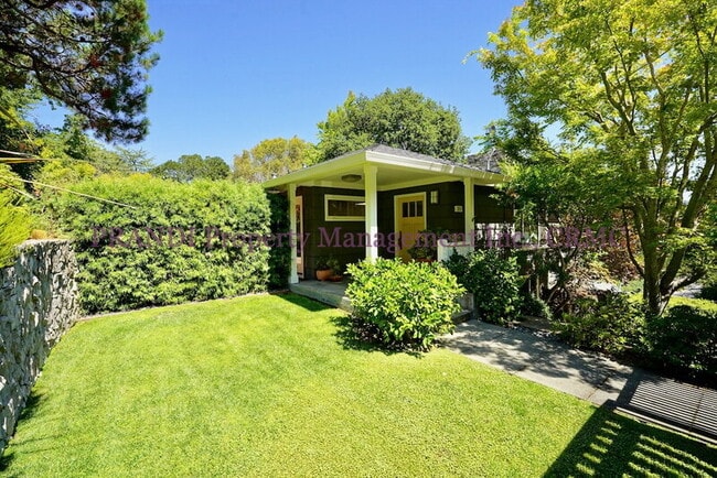 Building Photo - 10 Idalia Ct