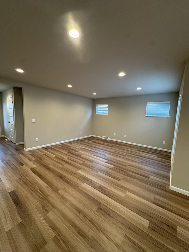 Building Photo - 2175 Autumn Lake Parkway