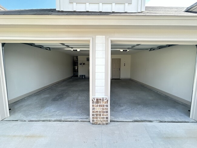 Building Photo - 9508 Dakota Dr