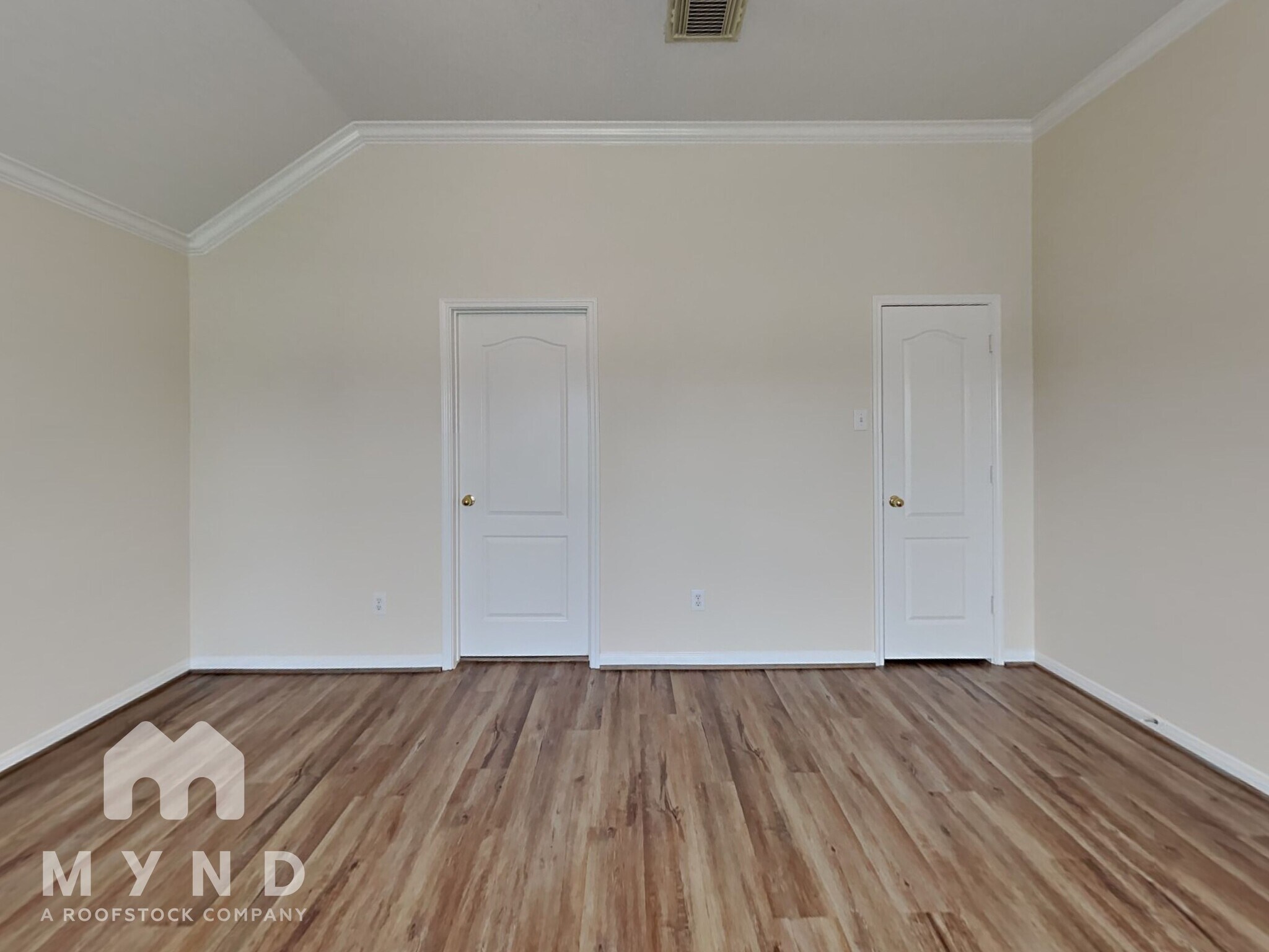 Building Photo - 1605 Garden Lakes Dr