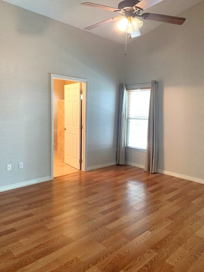 Building Photo - 3/2 Pool Home in Manderley Run