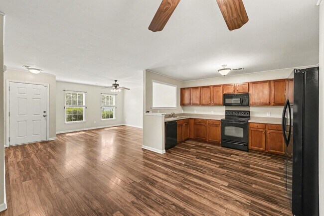Building Photo - 109 Larkspur Dr