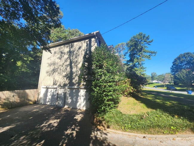 Building Photo - 4860 Tremont Dr NE