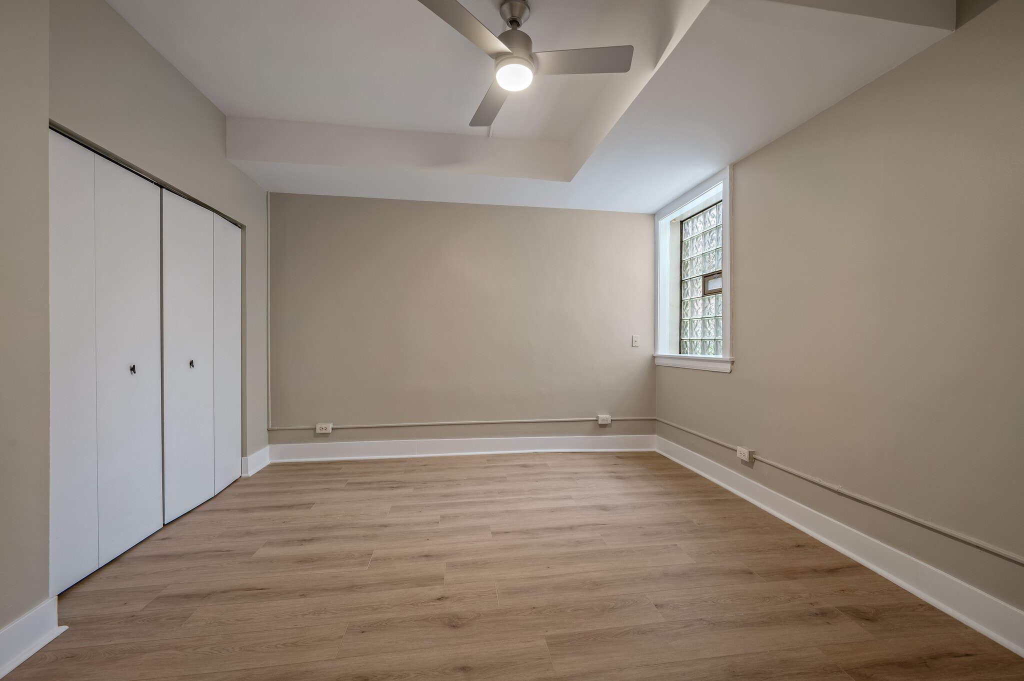 Building Photo - 3728 W Wilson Ave