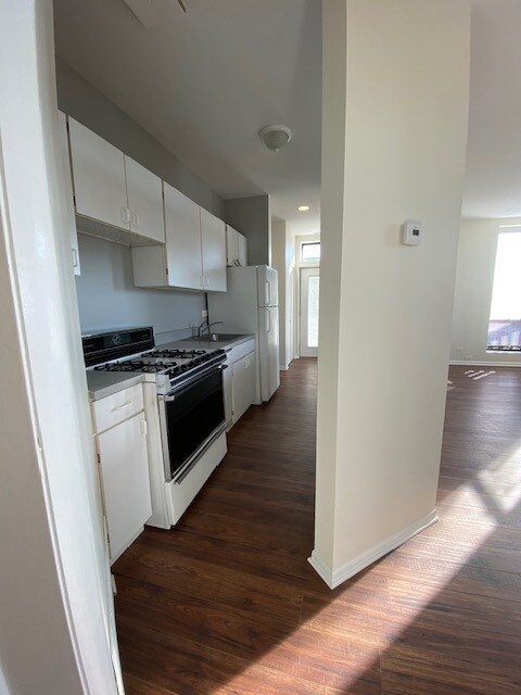 Building Photo - 1461 W Fullerton Ave