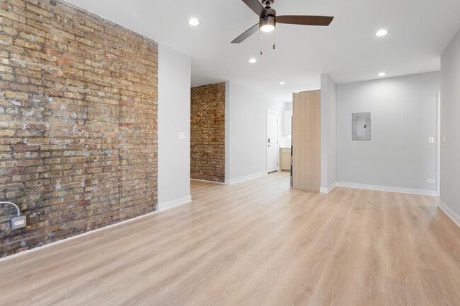 Building Photo - 7383 N Damen Ave