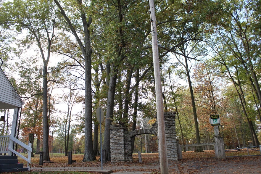 Millikin Woods Park - 1395 Ross Ave