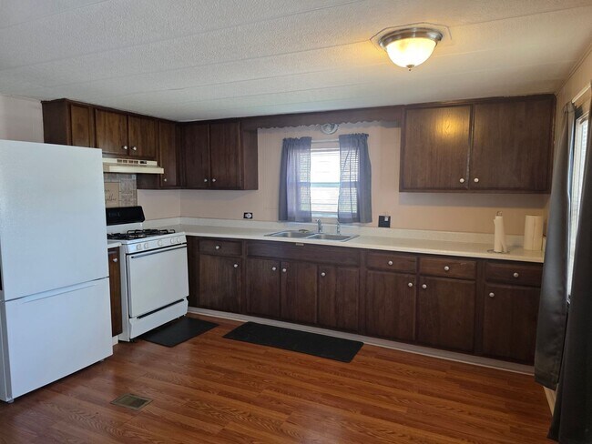 Building Photo - 3 Bedroom 1.5 Bath Mobile Home. Please read Description!