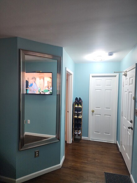 Building Photo - 1 Central Ave