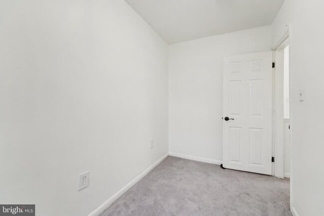 Building Photo - 800 Stoll St