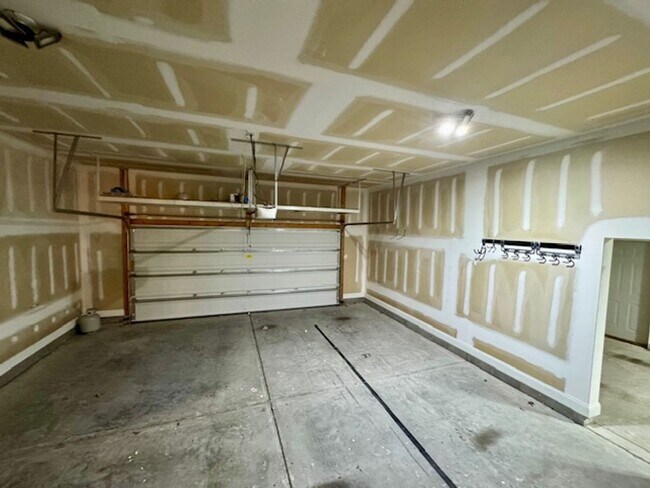 Building Photo - Multiple Applications! Application deadlin...