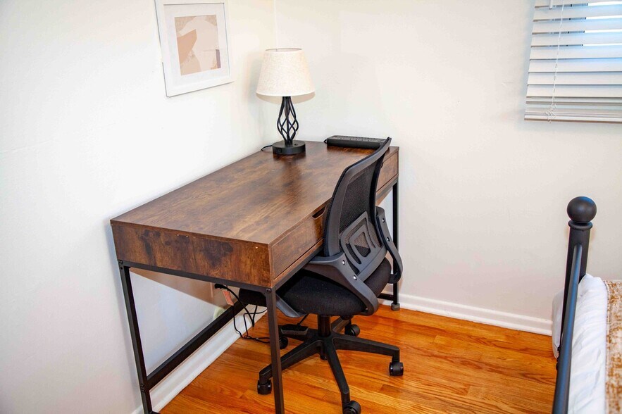 Building Photo - 6738 Red Fox Rd