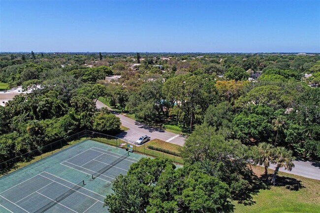 Building Photo - 567 Lakeside Dr