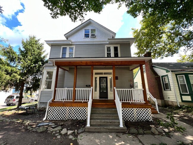 Building Photo - 3201 Fairfield Ave