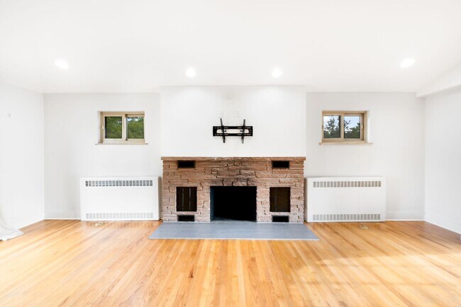 Building Photo - 4BD, 3BA Park Hill Home with Yard and 2-Car Garage