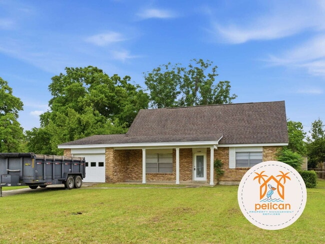 Building Photo - 4-Bedroom Home in a Prime Pensacola Location