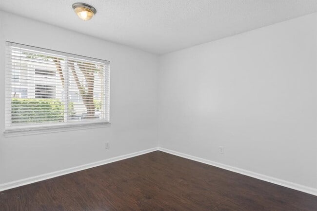 Building Photo - 2 bedroom in Jacksonville FL 32217